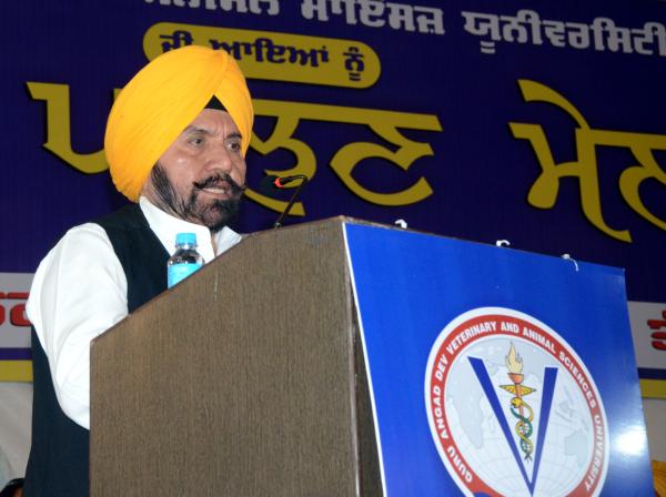 S. Harchand Singh Burst, Chairman, Punjab Mandi Board, special guest, Addressing